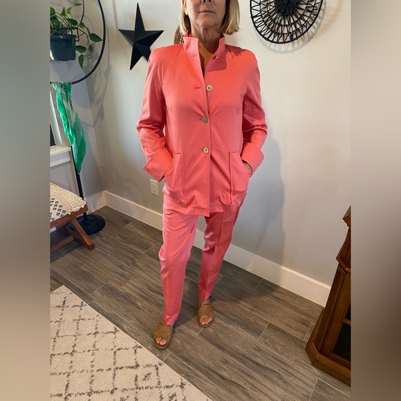 Beautiful 4 Piece St John Sport Pant Suit Size P 🧡 - Picture 3 of 16